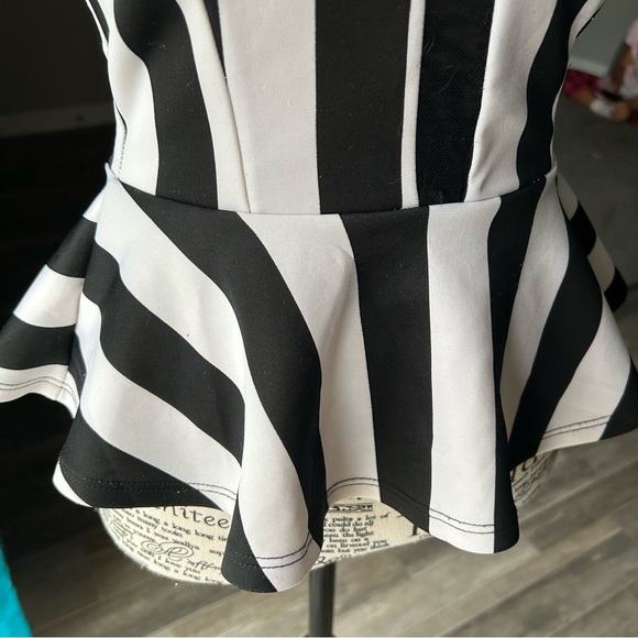 Windsor White/Black Striped Peplum Blouse Sleeveless Sheer Mesh Padded Sz Small - Picture 7 of 7